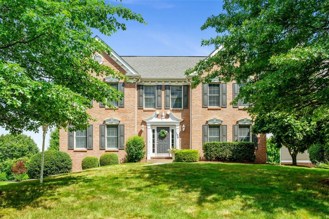 Property Photo:  109 Chestnut Court  PA 15367 