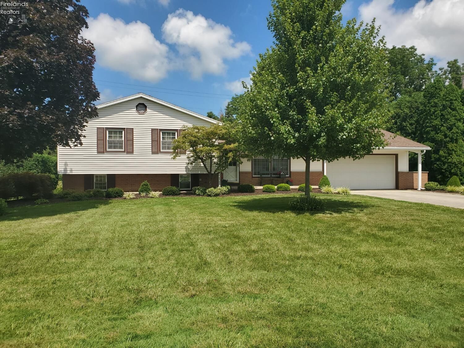 Property Photo:  100 Hillcrest Drive  OH 44883 
