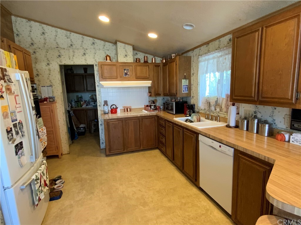 Property Photo: 9568 Sharondale Rd CA 92320