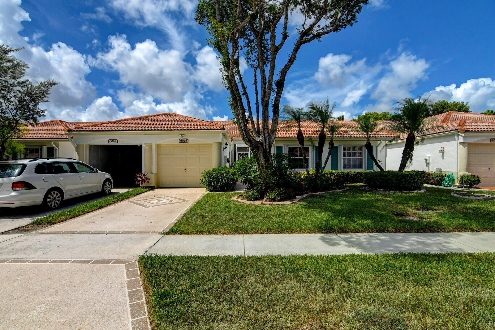 Property Photo:  6065 Lake Hibiscus Drive  FL 33484 