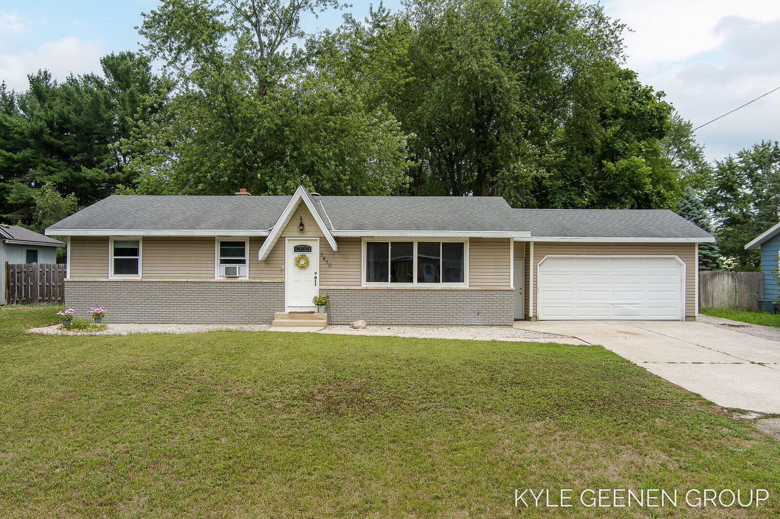 Property Photo: 2450 Thomas Avenue MI 49424