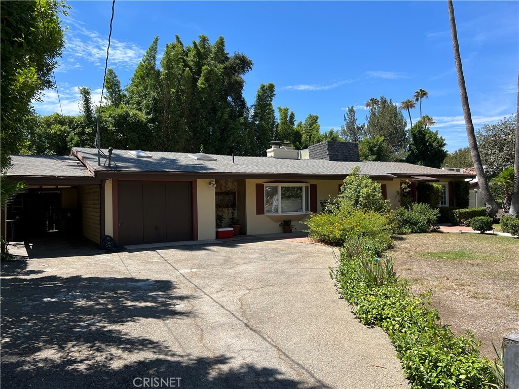 Property Photo: 5107 Gaviota Avenue CA 91436