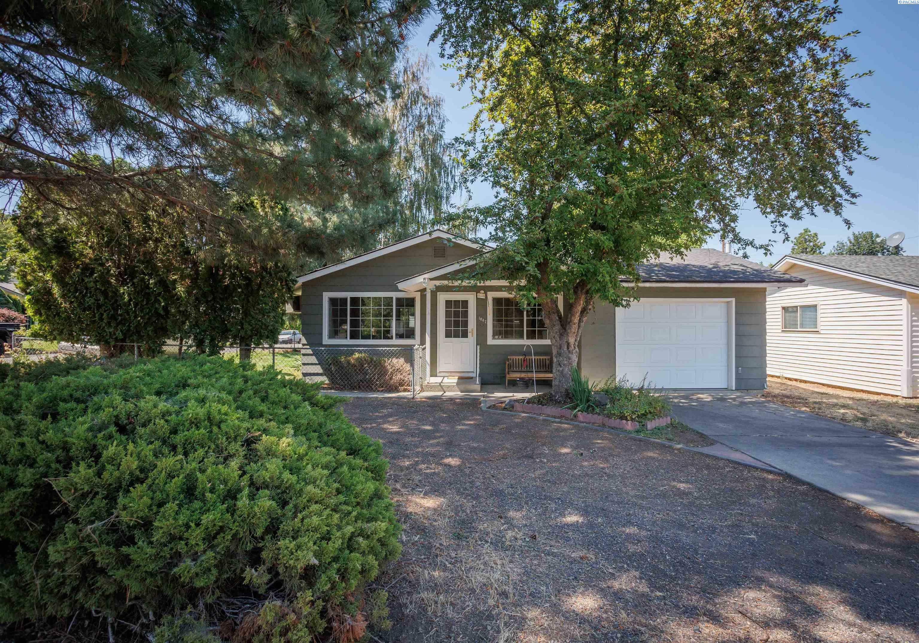 Property Photo:  1047 Anna Street  WA 99350 