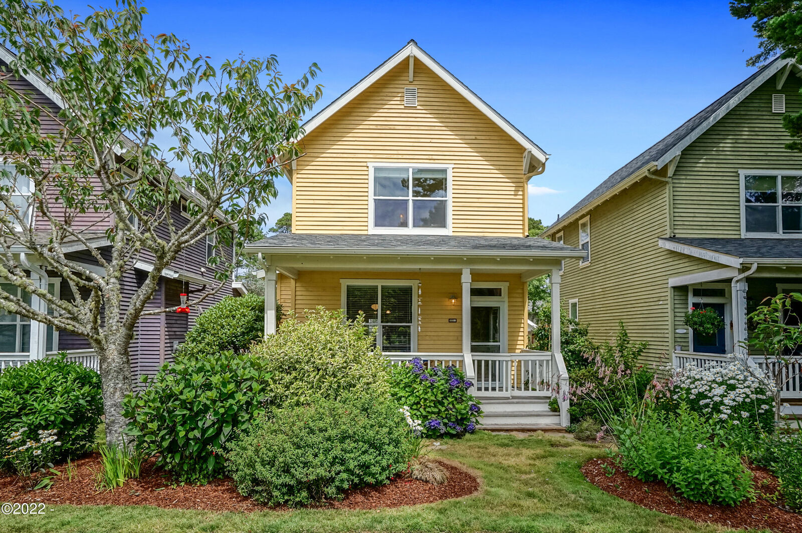 Property Photo: 130 Elderberry Way OR 97341