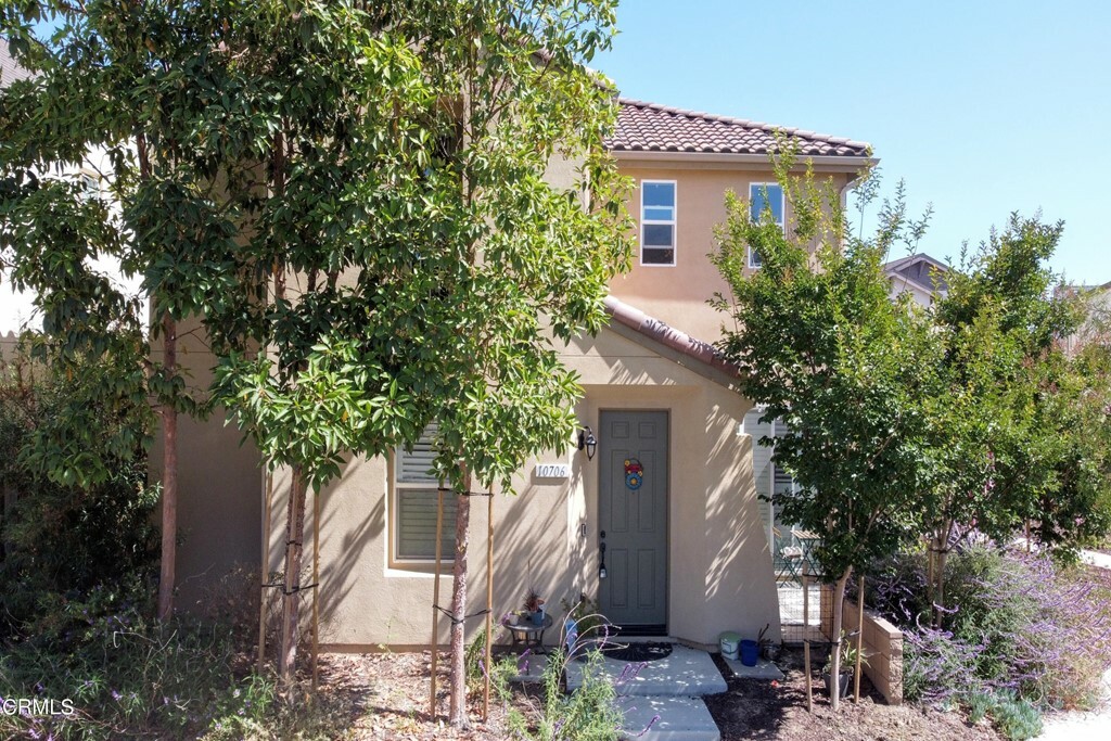 Property Photo: 10706 Delphinium Drive CA 93004