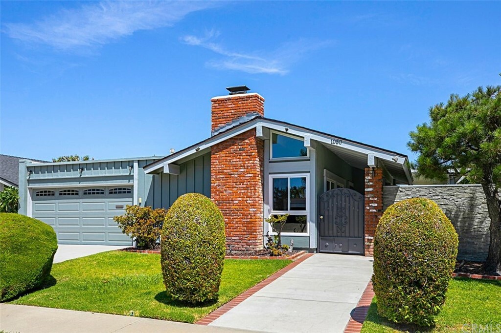Property Photo:  1050 Santa Cruz Circle  CA 92626 
