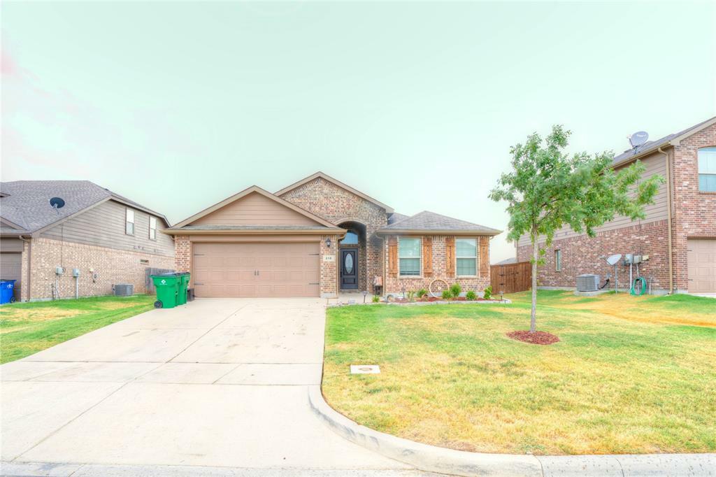 Property Photo: 218 Meadowlands Drive TX 76259