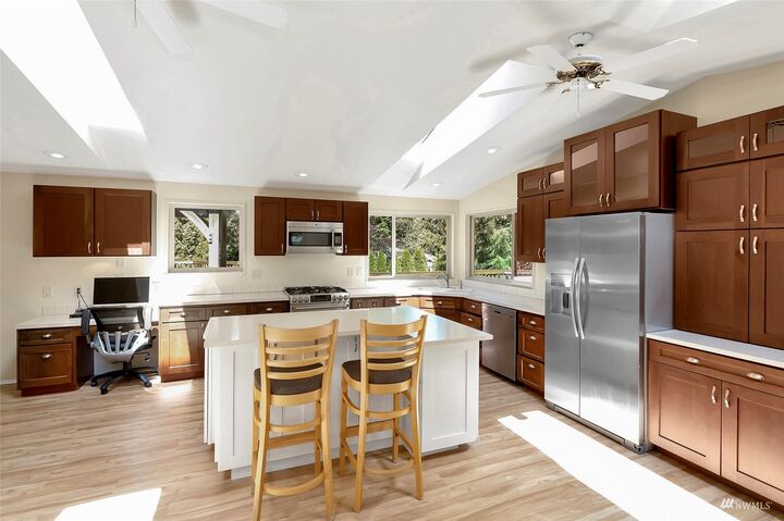 Property Photo:  6524 192nd Avenue E  WA 98391 