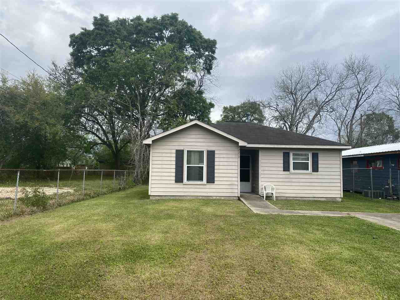 2210 Rockwell St  Beaumont TX 77701-8026 photo