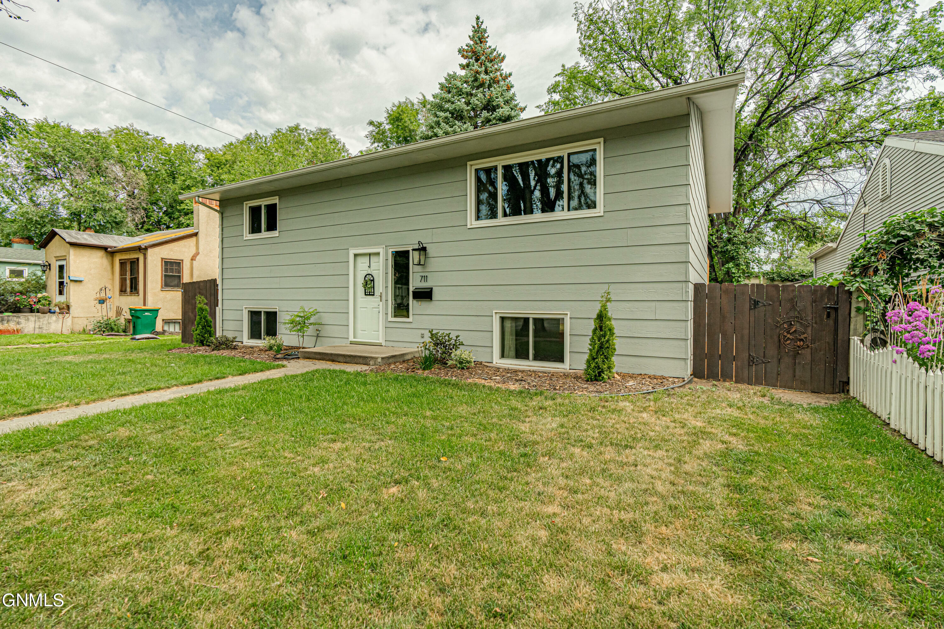 Property Photo:  711 1st Street  ND 58501 