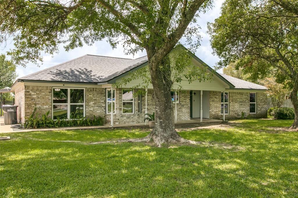 Property Photo:  11602 Cherry Point Drive  TX 77535 