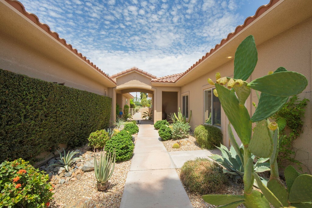 Property Photo:  113 Kavenish Drive  CA 92270 