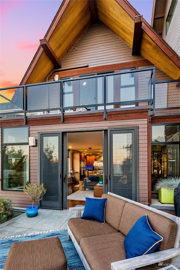 Property Photo: 309 Lakeside Ave S B WA 98144