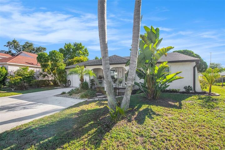 Property Photo:  12207 Partridge Hill Row  FL 34667 