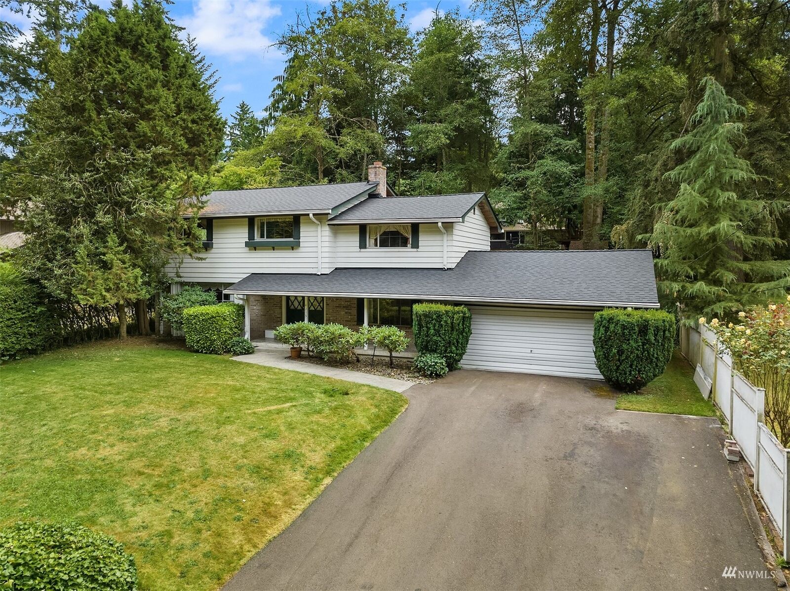 Property Photo: 4215 NE 205th Street WA 98155