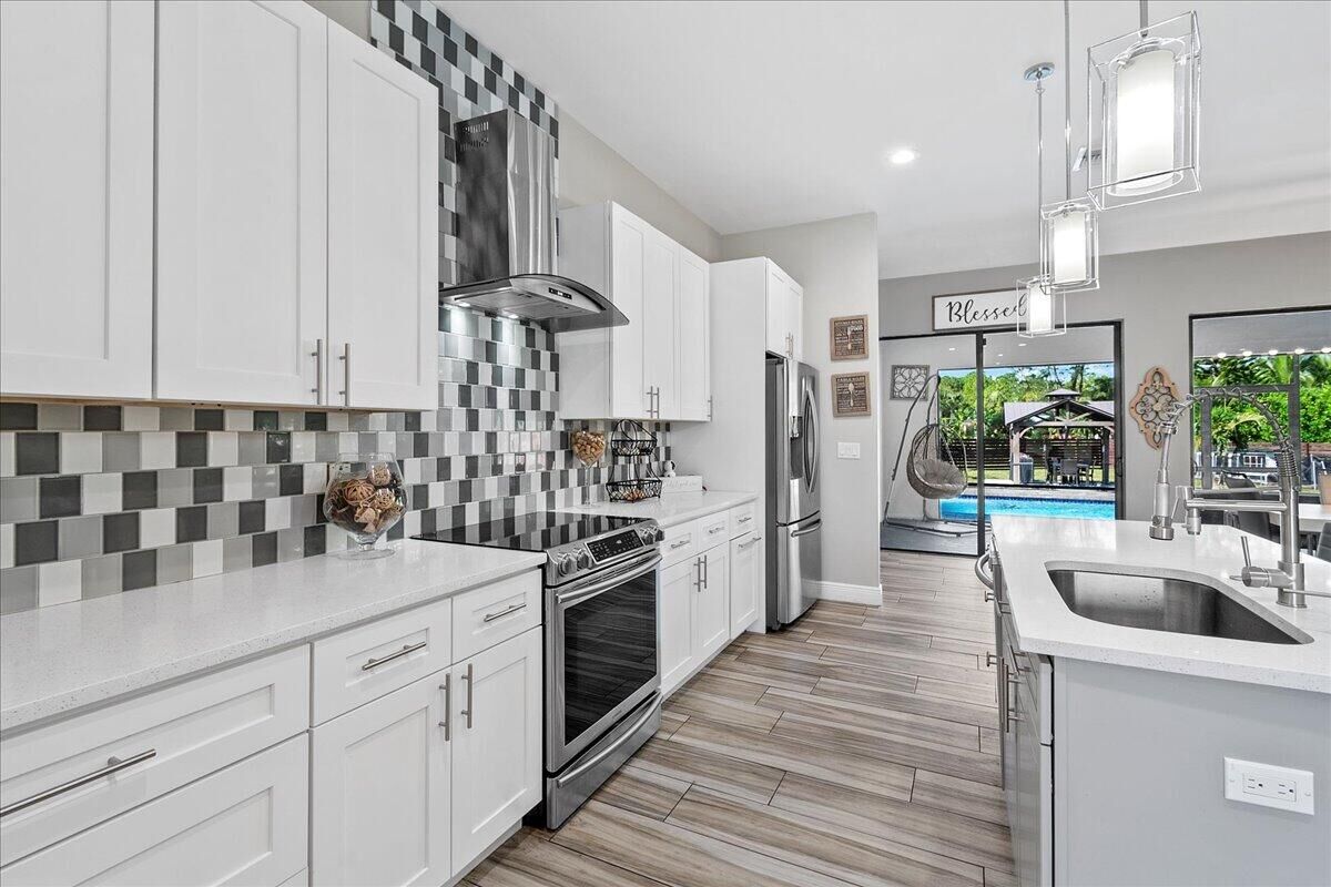 Property Photo:  15516 78th Place N  FL 33470 