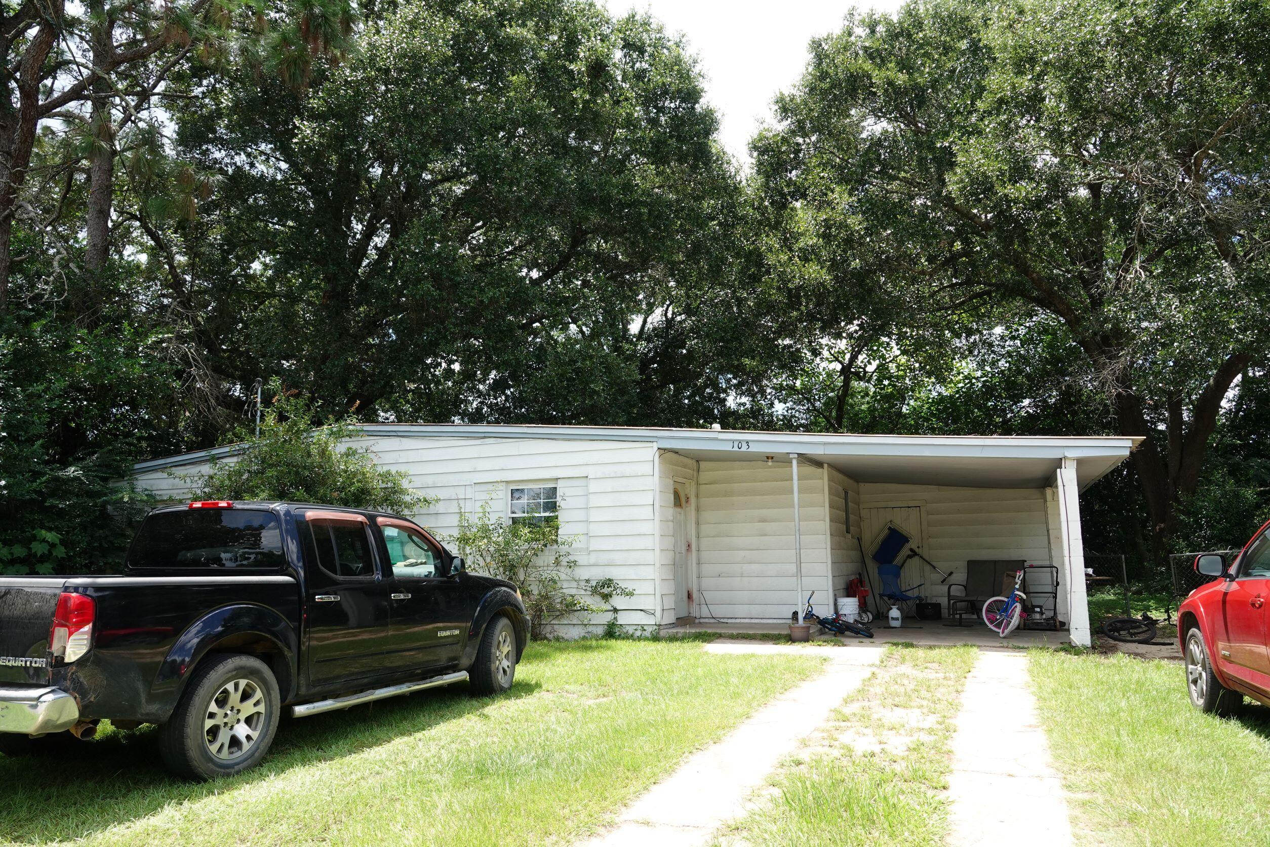 Property Photo:  103 Tyner Drive  FL 32539 