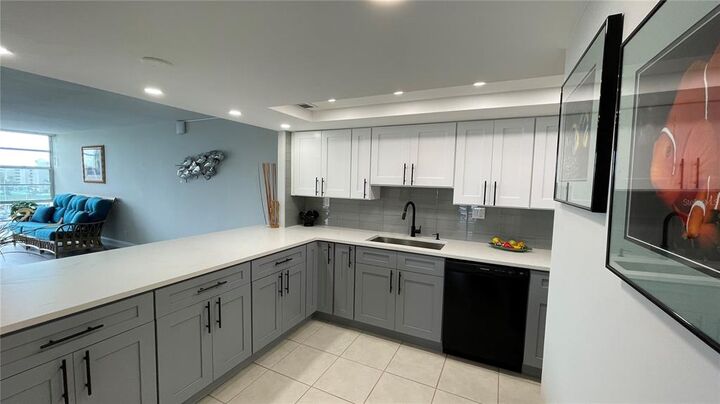 Property Photo:  7400 Sun Island Drive S 702  FL 33707 