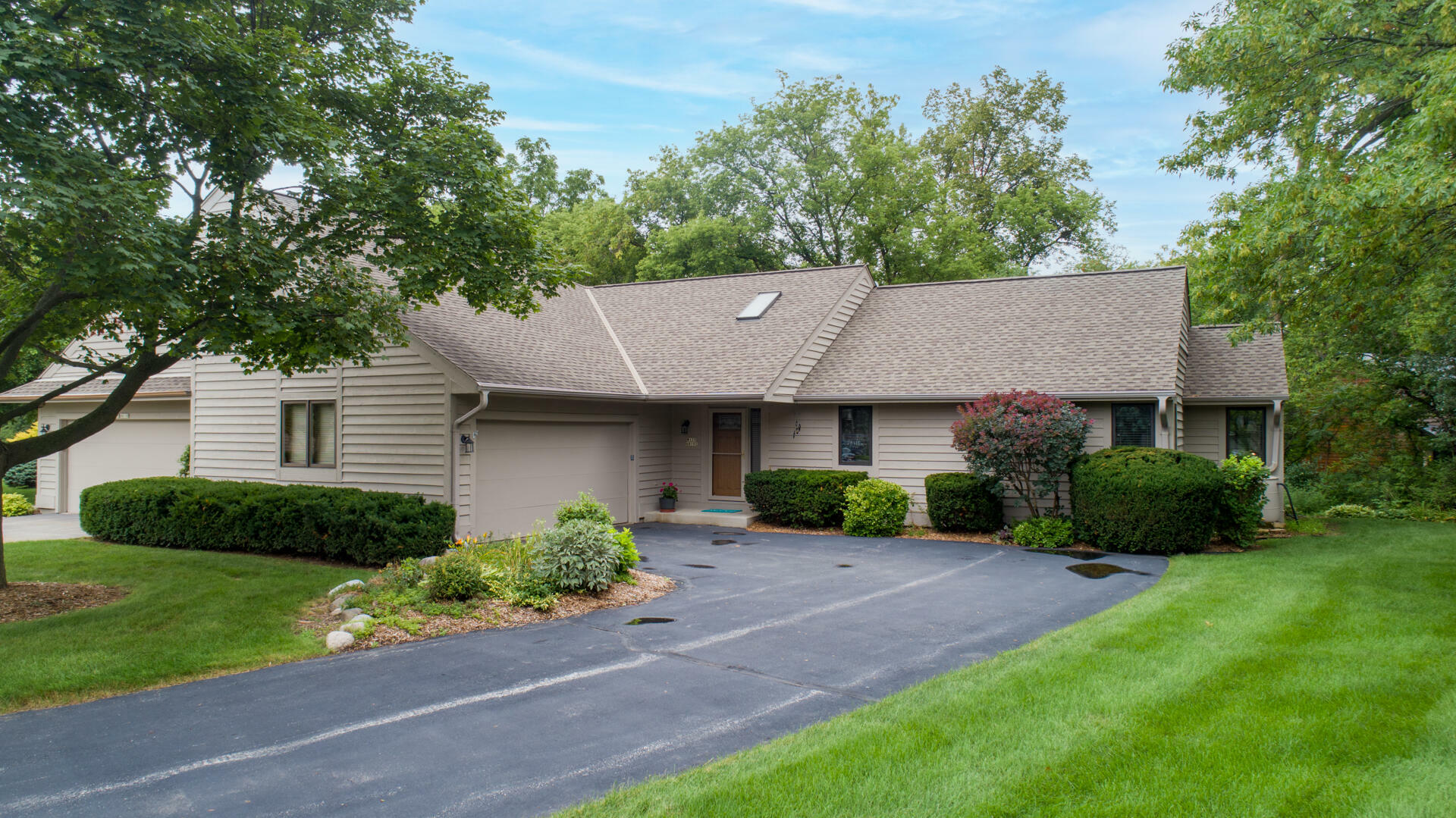 Property Photo:  W135n8192 Green Hill Ct 1836  WI 53051 