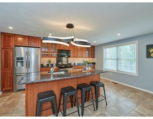 Property Photo: 27 Cranberry Ln 27 MA 01803