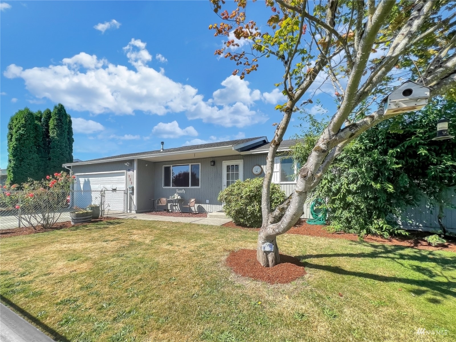 Property Photo:  522 Harmony Lane  WA 98022 