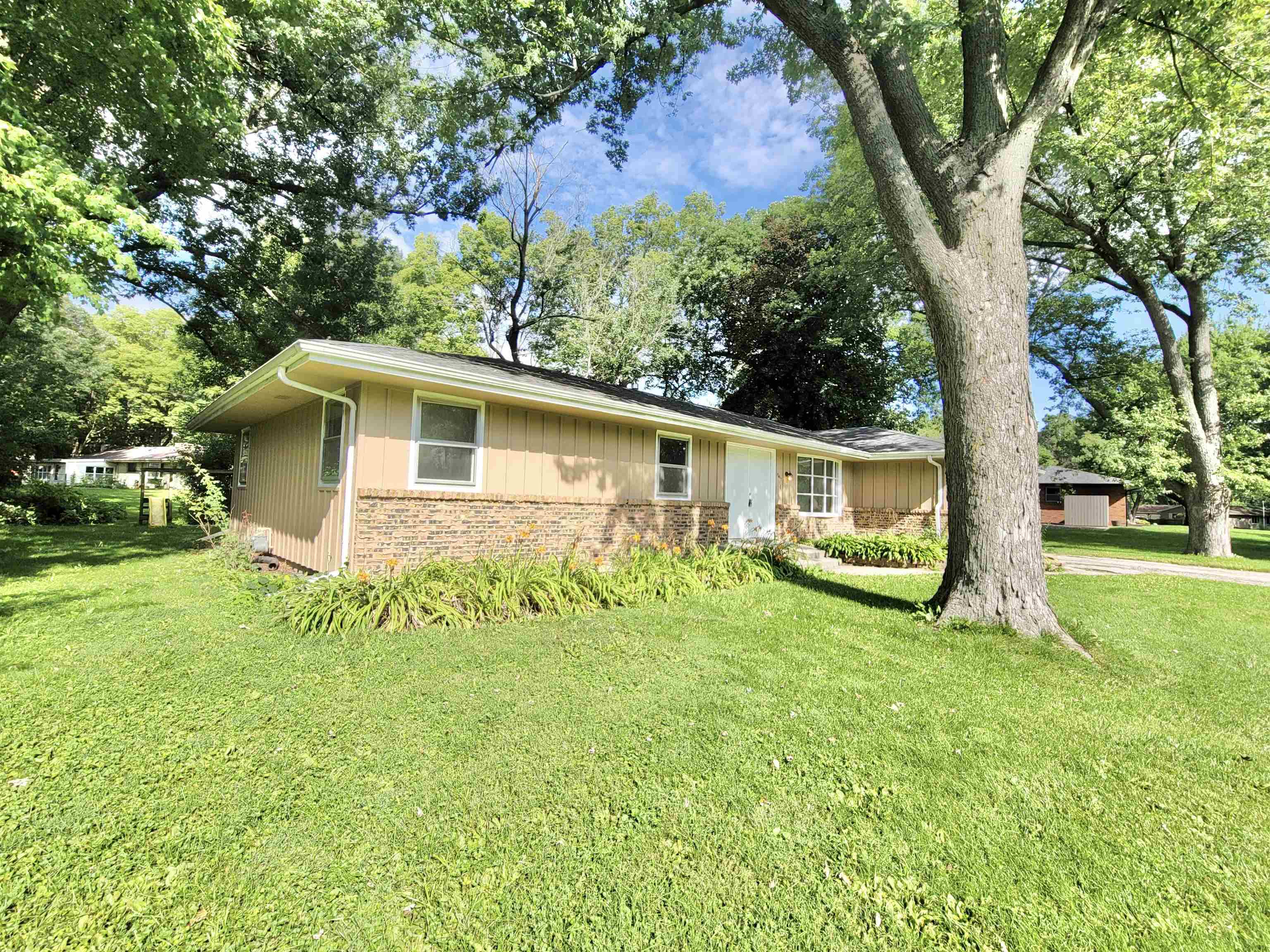 Property Photo:  2417 Woodfern Way  IL 61108 