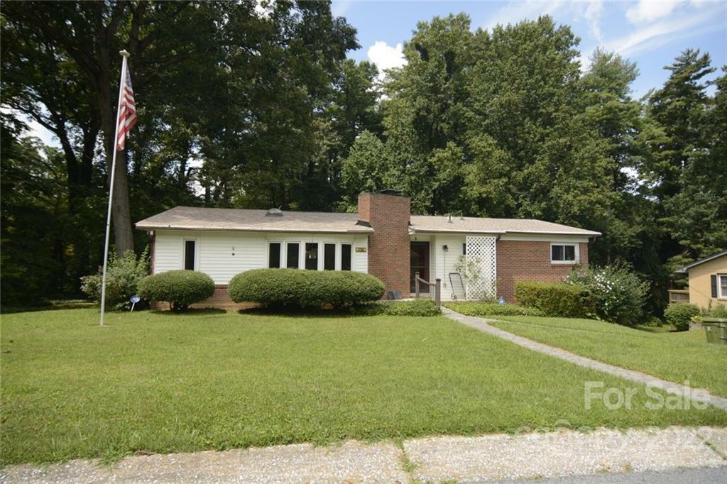 Property Photo:  1236 Pinebrook Circle  NC 28739 