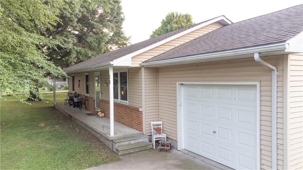 Property Photo:  39 N Elizabeth Street   61957 