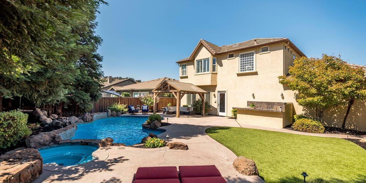 Property Photo: 1008 Sandwick Way CA 95630