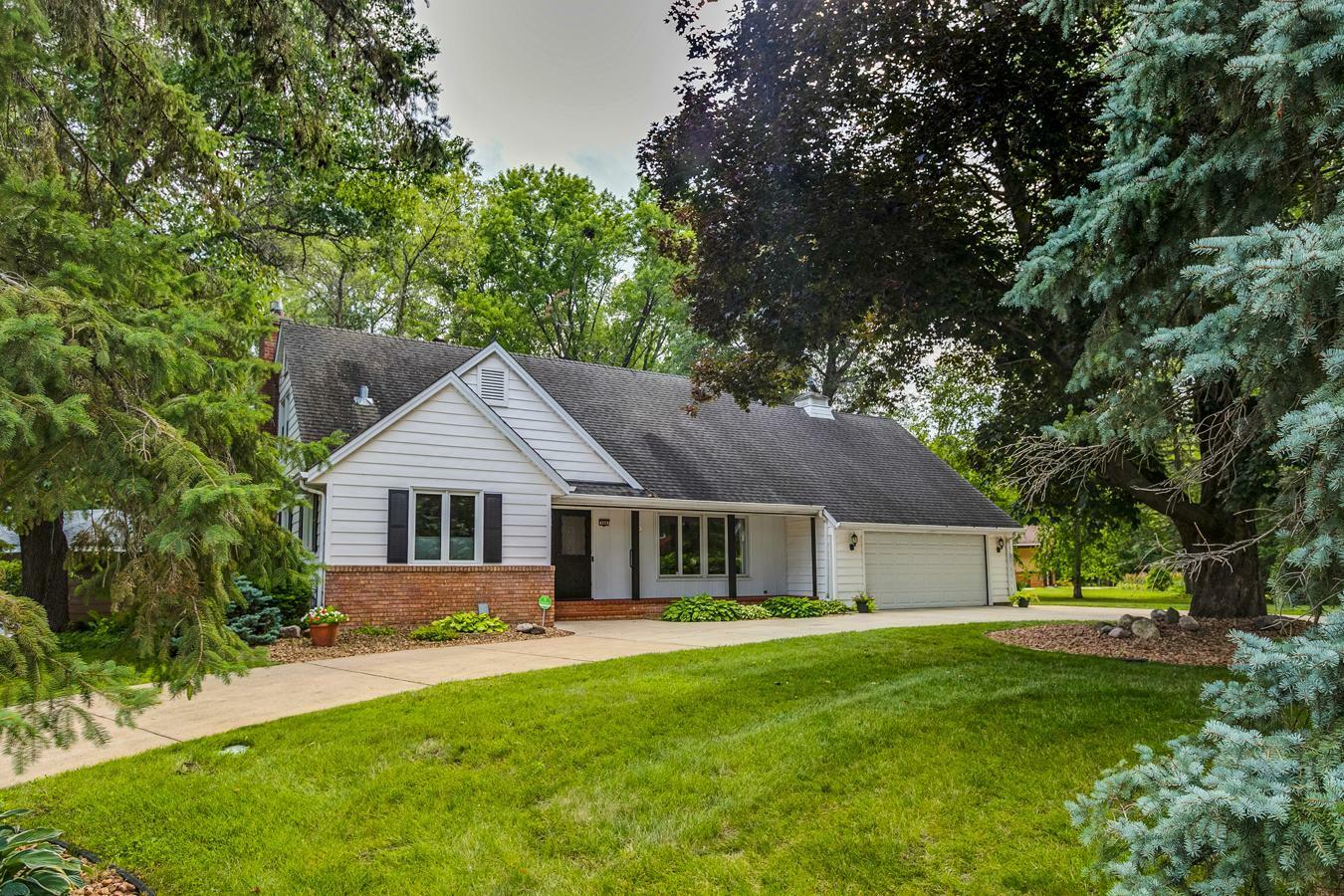 Property Photo:  988 Brenner Avenue  MN 55113 