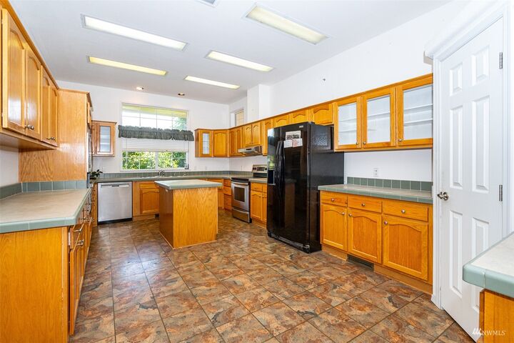 Property Photo:  211 Shoreline Drive  WA 98591 