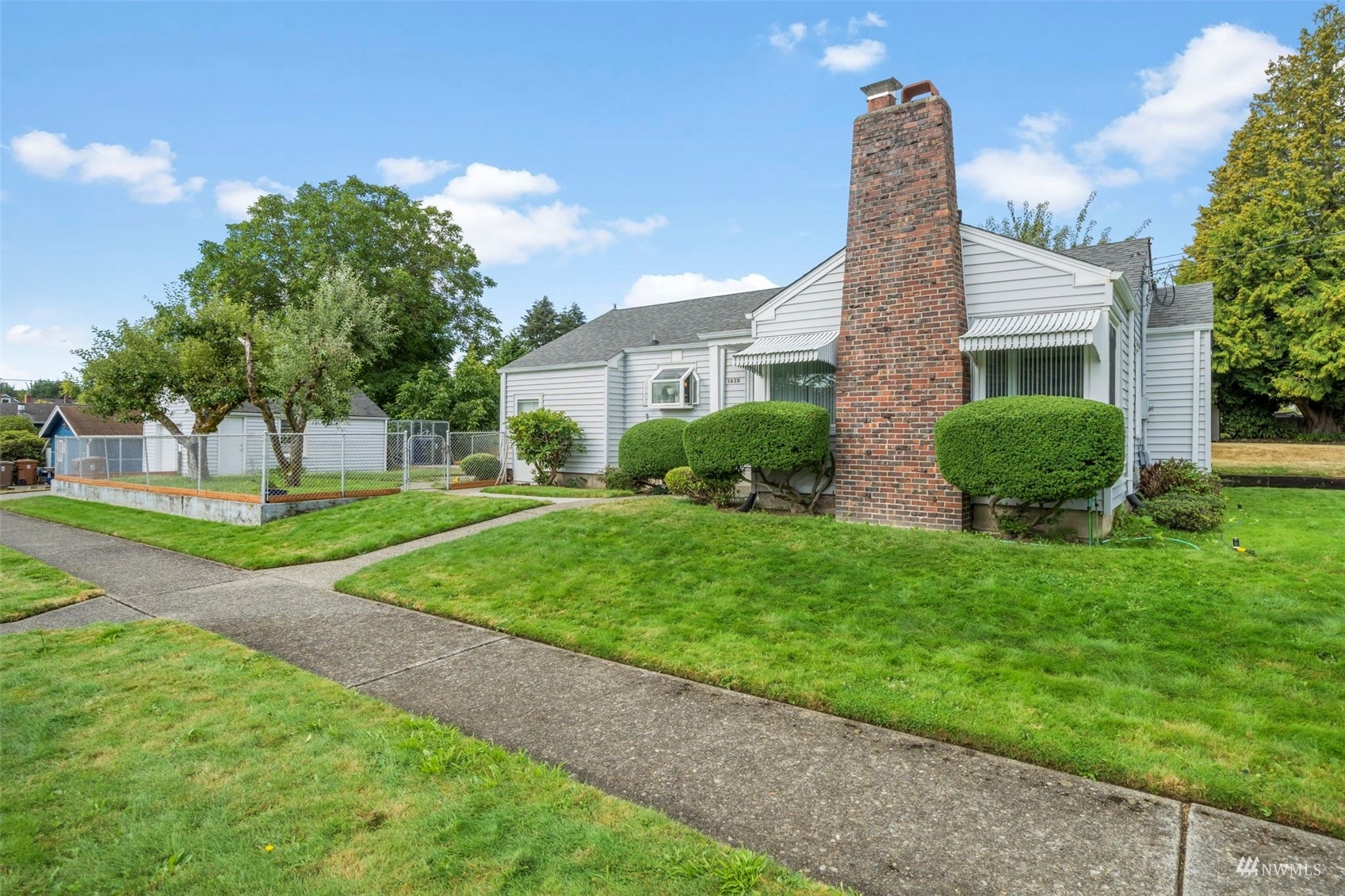 Property Photo: 1620 N Monroe WA 98406