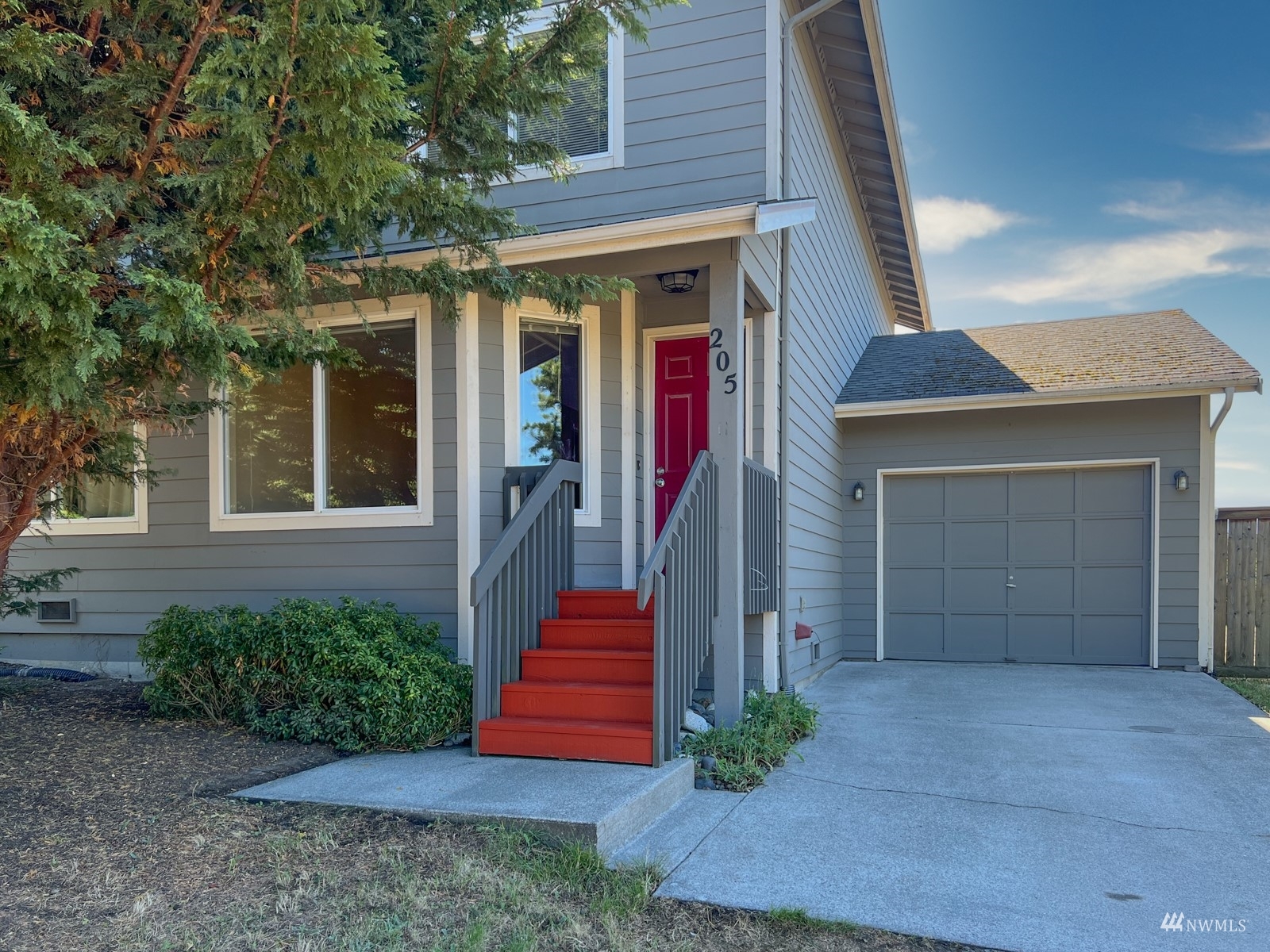 Property Photo:  205 43rd Street 3  WA 98368 