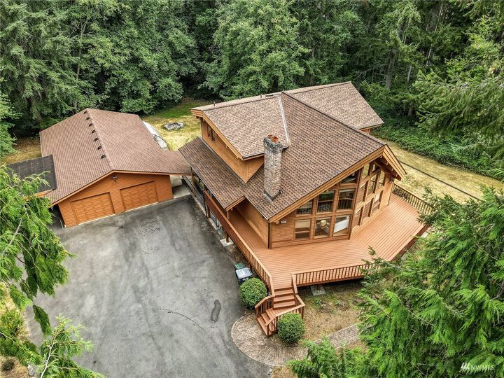 Property Photo:  835 Hyak Way  WA 98333 
