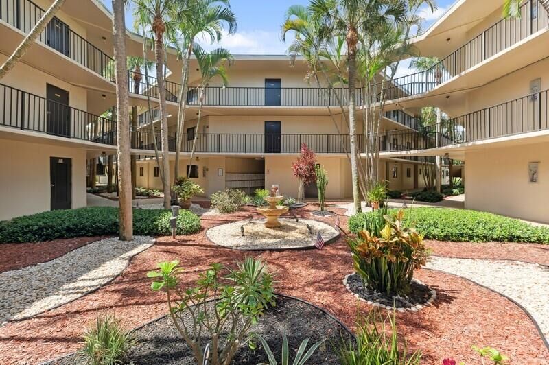 Property Photo: 5370 Las Verdes Circle 201 FL 33484