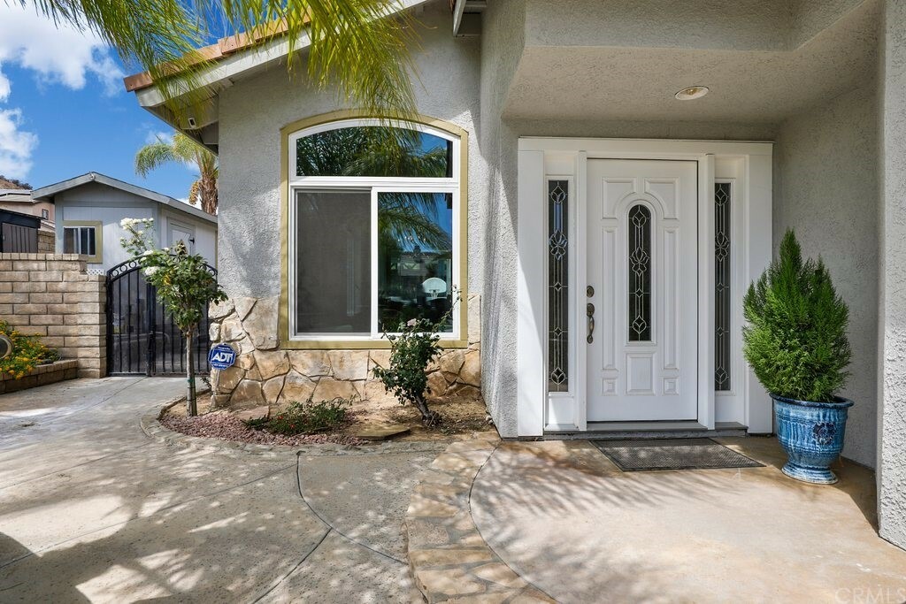 Property Photo:  27967 Glade Court  CA 91384 