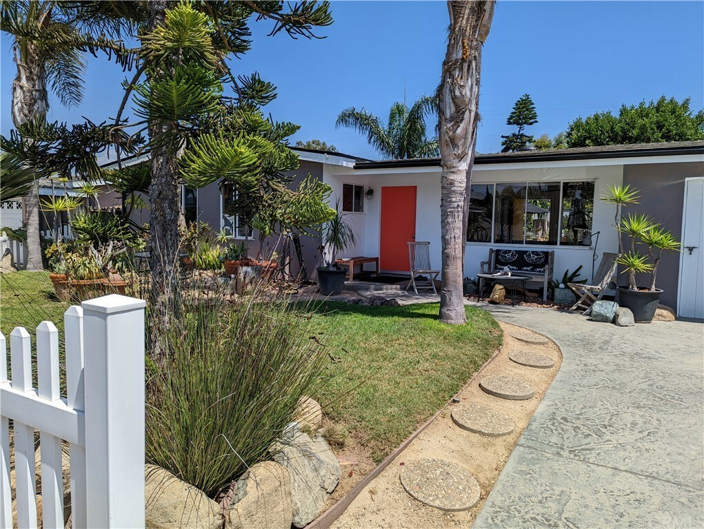 Property Photo:  2112 Wallace Avenue  CA 92627 