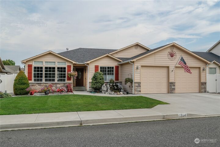 1334 Boulder Loop  East Wenatchee WA 98802 photo