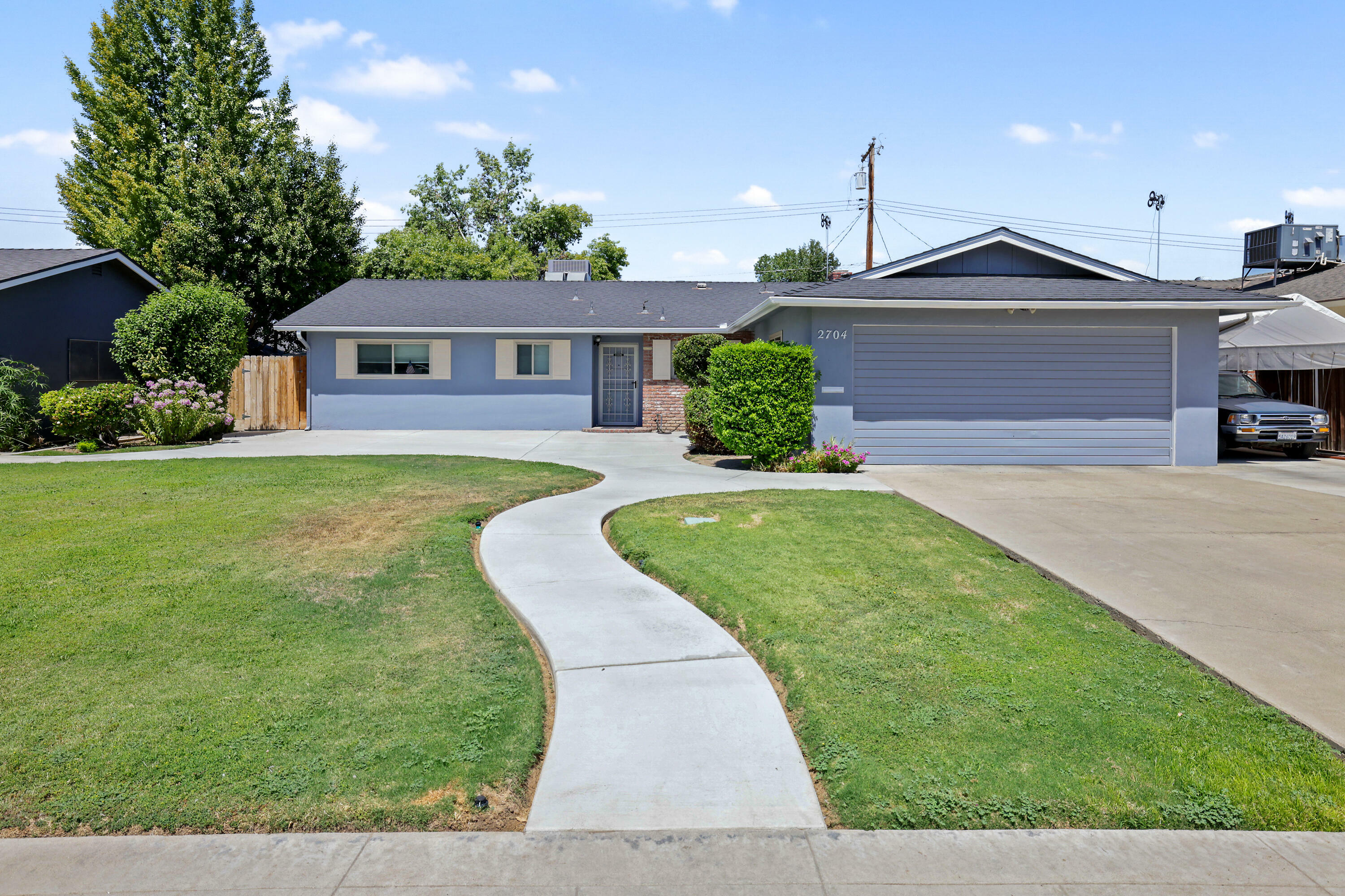 2704 W Evergreen Avenue  Visalia CA 93277 photo