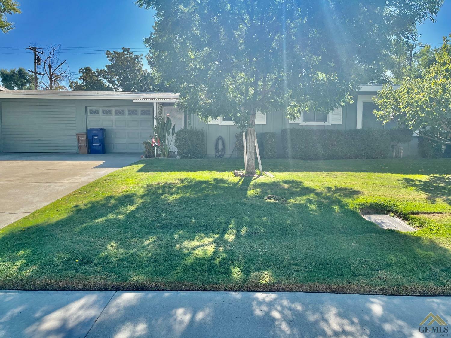 Property Photo:  1112 River Oaks Drive  CA 93309 