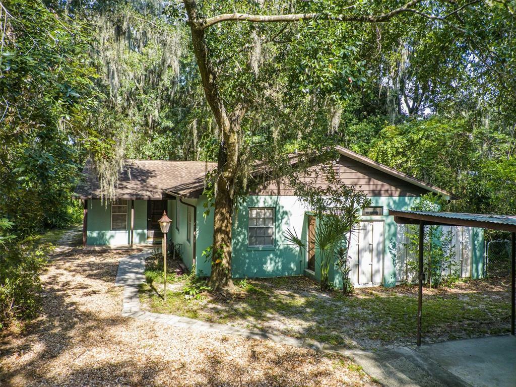 Property Photo:  6906 Valrie Lane  FL 33569 