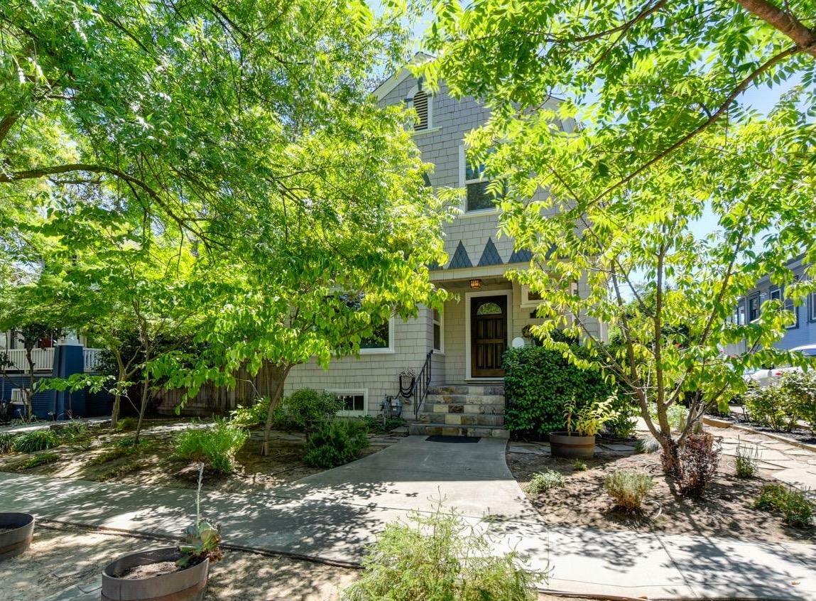 Property Photo: 2728 Portola Way CA 95818