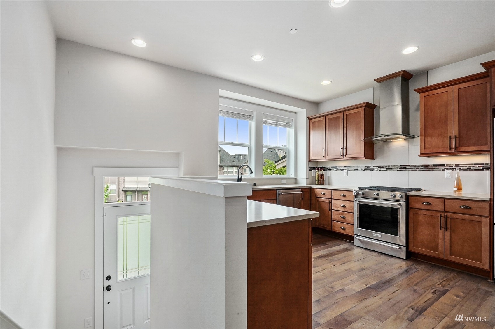 Property Photo: 1330 Greenwich Walk NE WA 98029