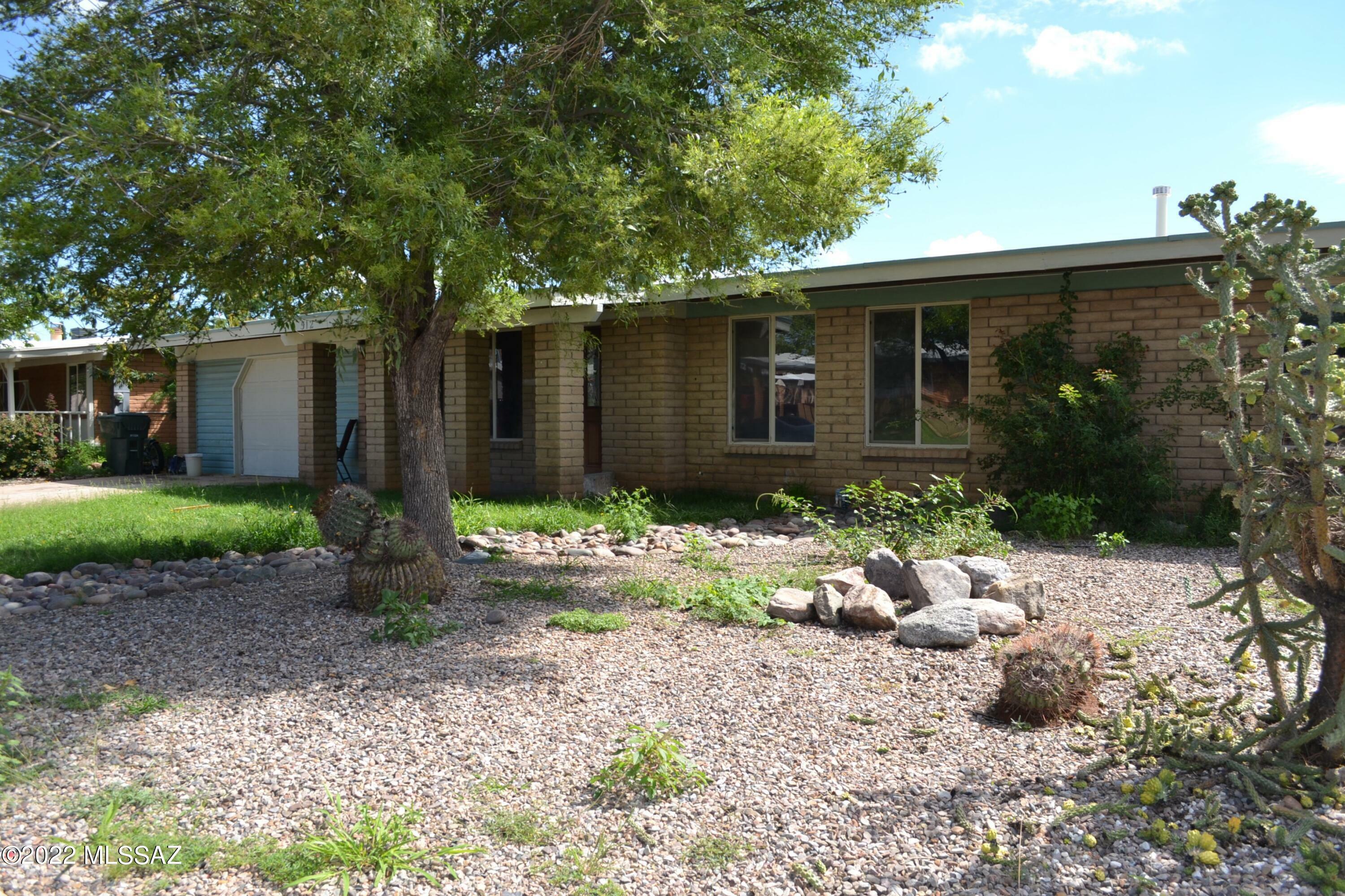 Property Photo:  512 E Mallard Circle  AZ 85635 