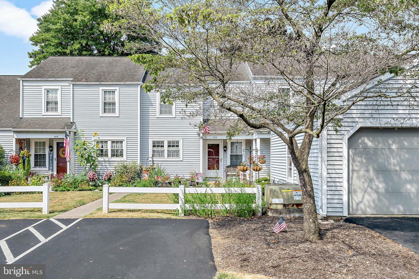 Property Photo: 505 Cambridge Court PA 17078