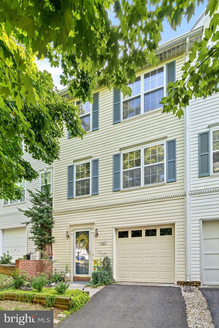 Property Photo: 763 General Wallace Court VA 20186