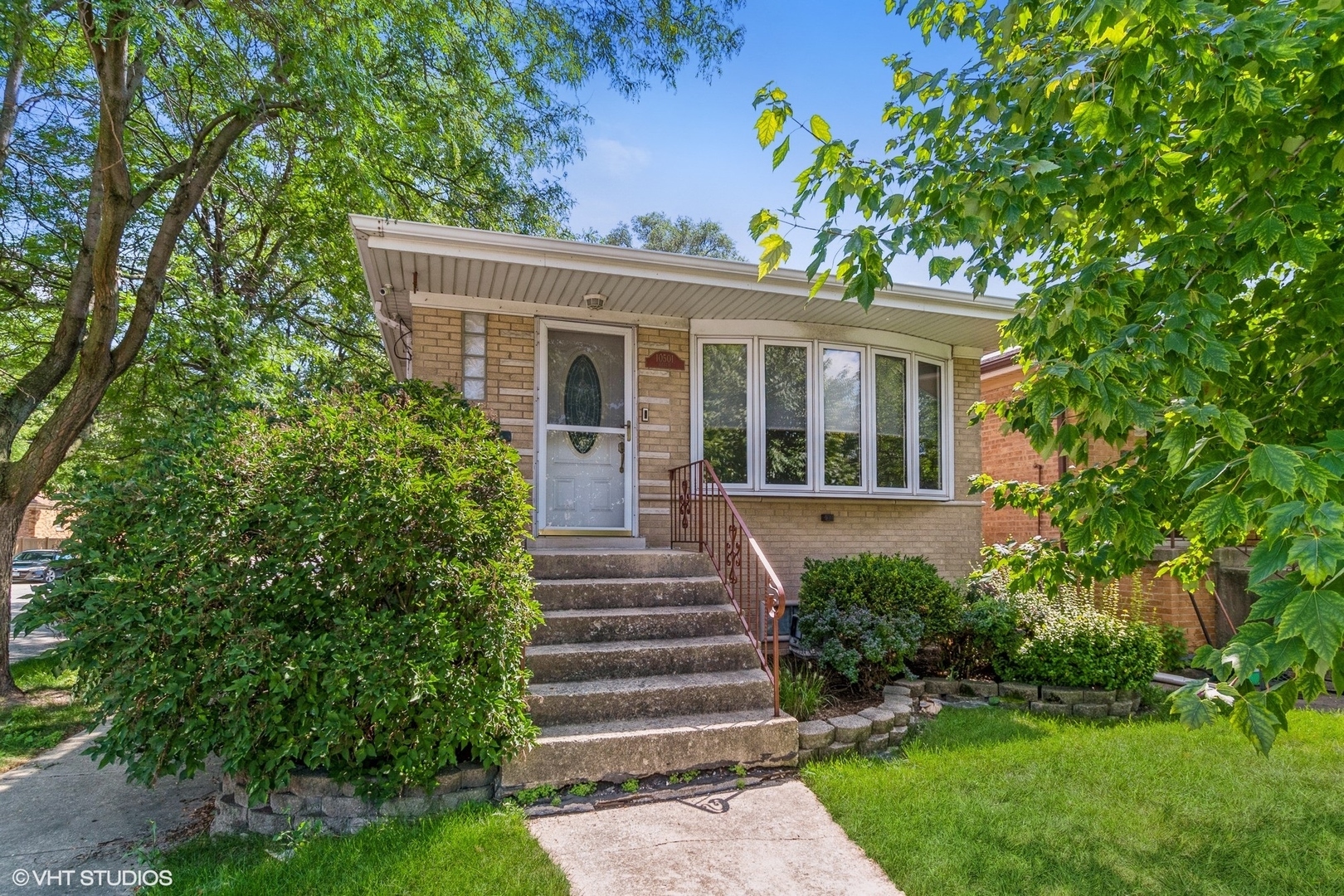 Property Photo: 10501 S Kedzie Avenue IL 60655