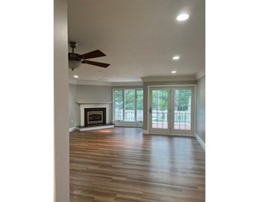 Property Photo:  303 Greenwich Court 303  MA 01609 