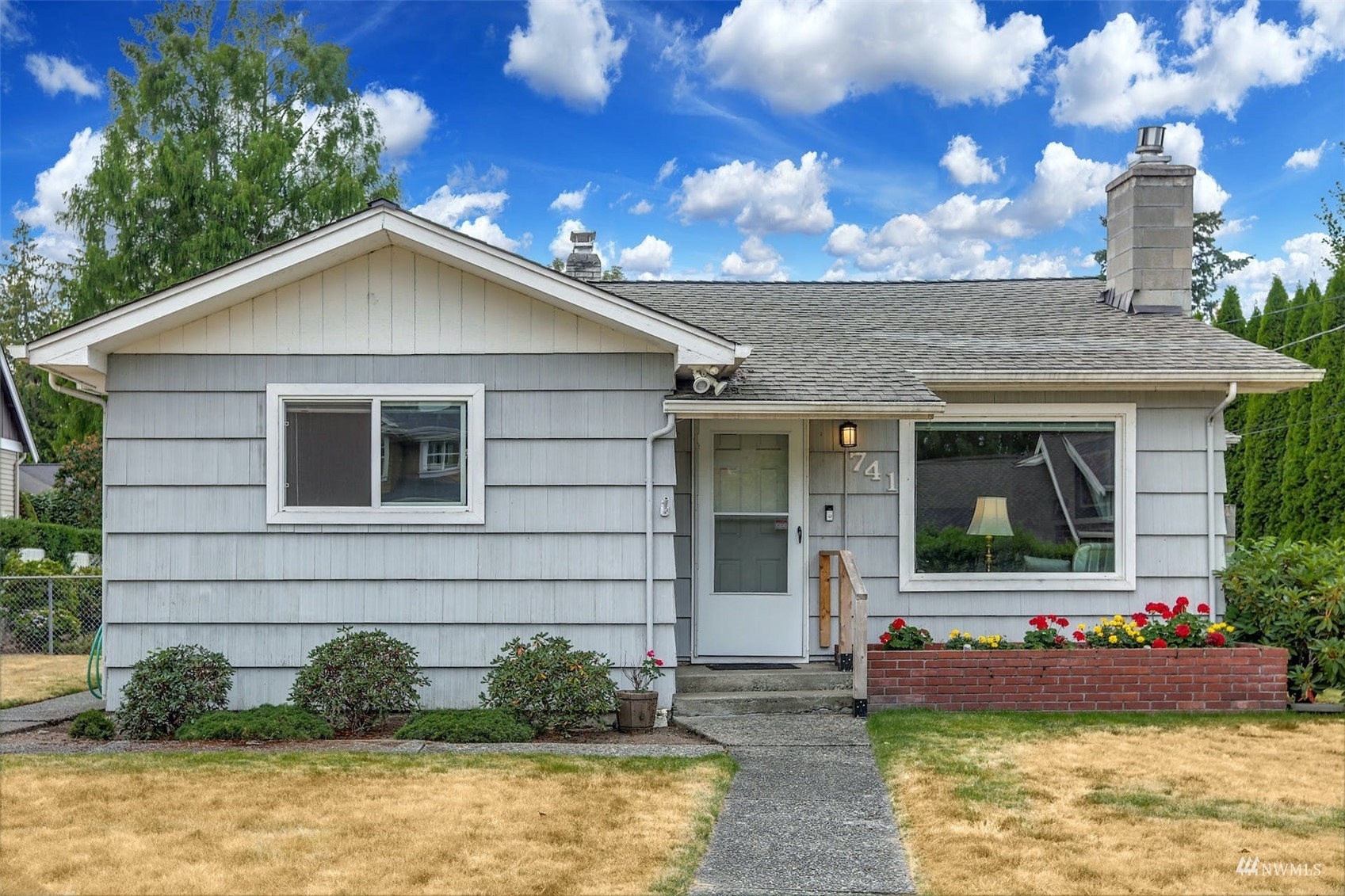 Property Photo:  741 17th Avenue W  WA 98033 