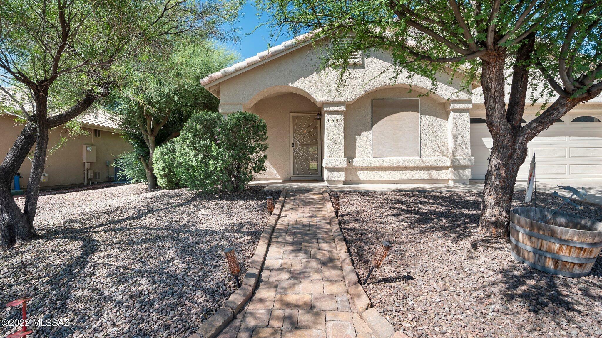 Property Photo:  1695 W Camino Acierto  AZ 85629 